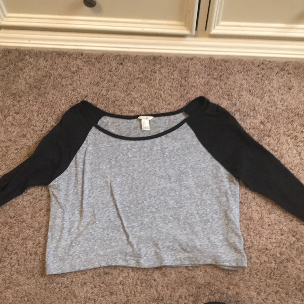 Forever 21 gray quarter sleeve crop top